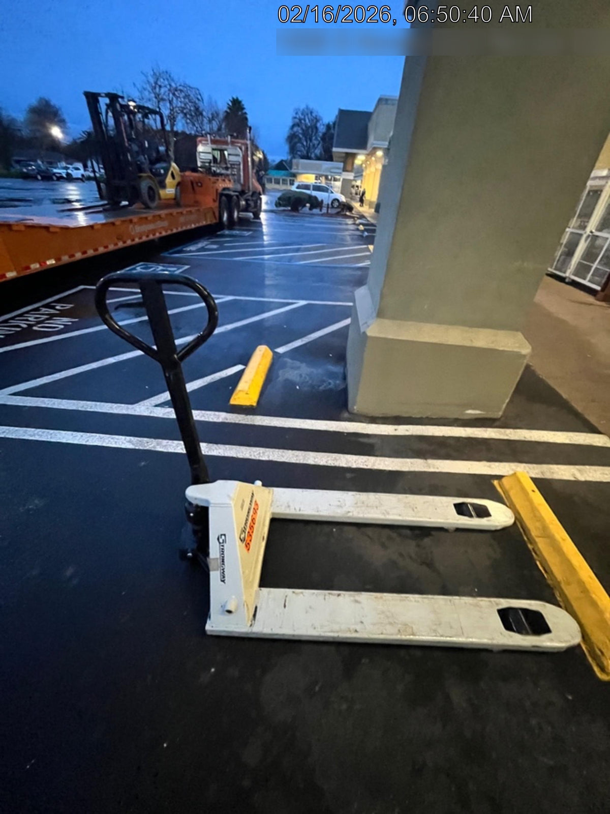 2024 NORTHERN TOOL 4,400 Lb Pallet Jack