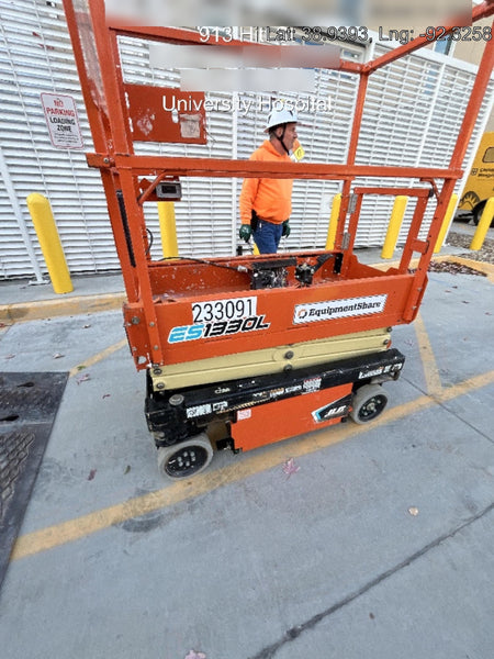 2022 JLG ES1330L
