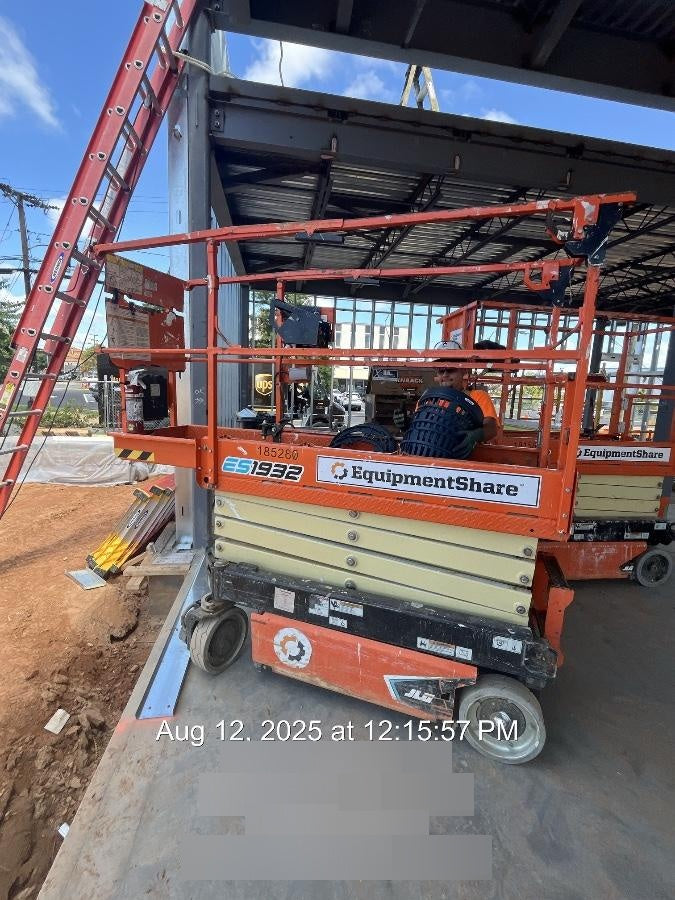 2021 JLG ES1932