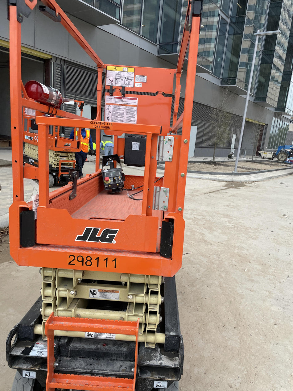 2023 JLG ES1932