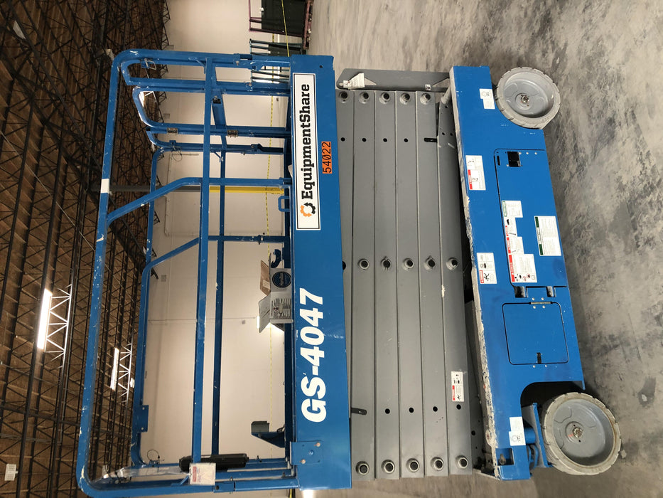 2019 Genie GS-4047 Folding rails with half height swing gate, 800W Inverter