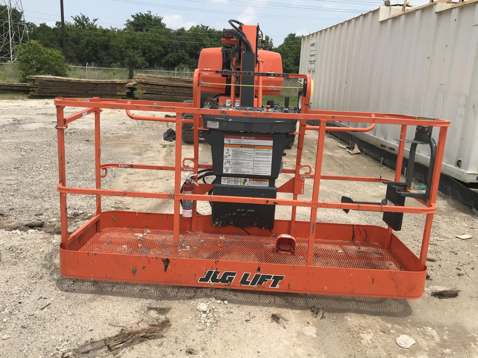 2019 JLG 660SJ