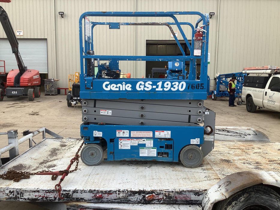 2017 Genie GS-1930 Genie GS-1930 Lift w/Fixed Rail and Chain Entry