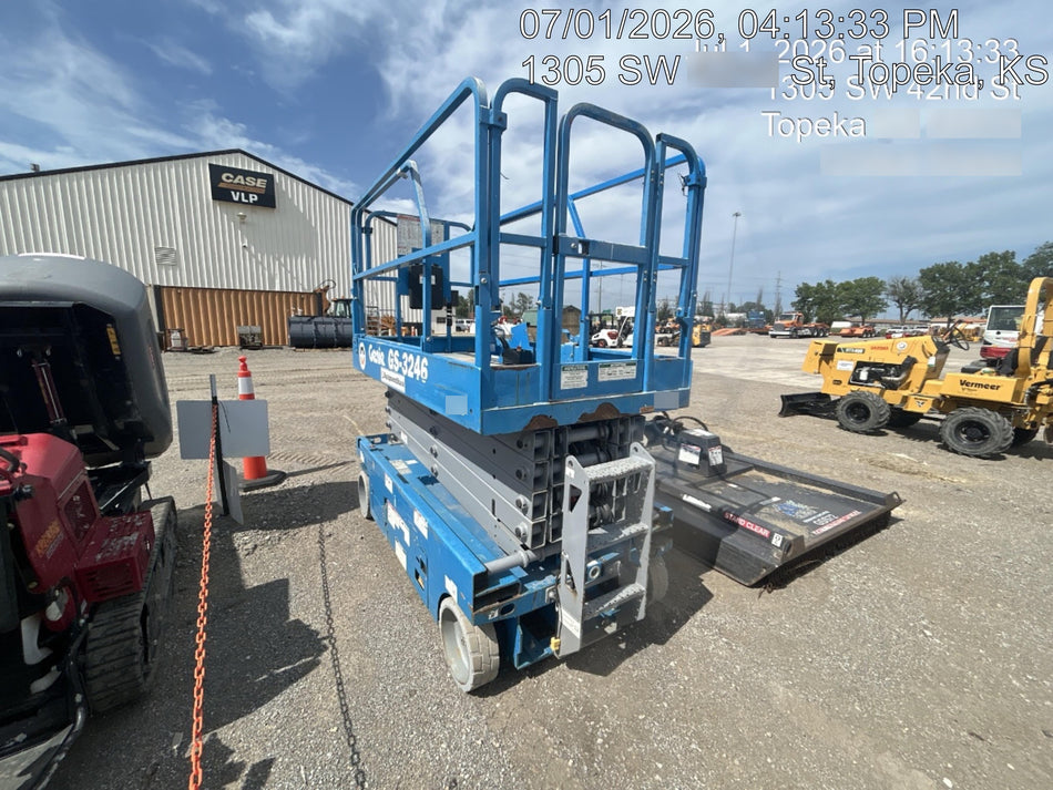 2019 Genie GS-4047 Folding rails with half height swing gate