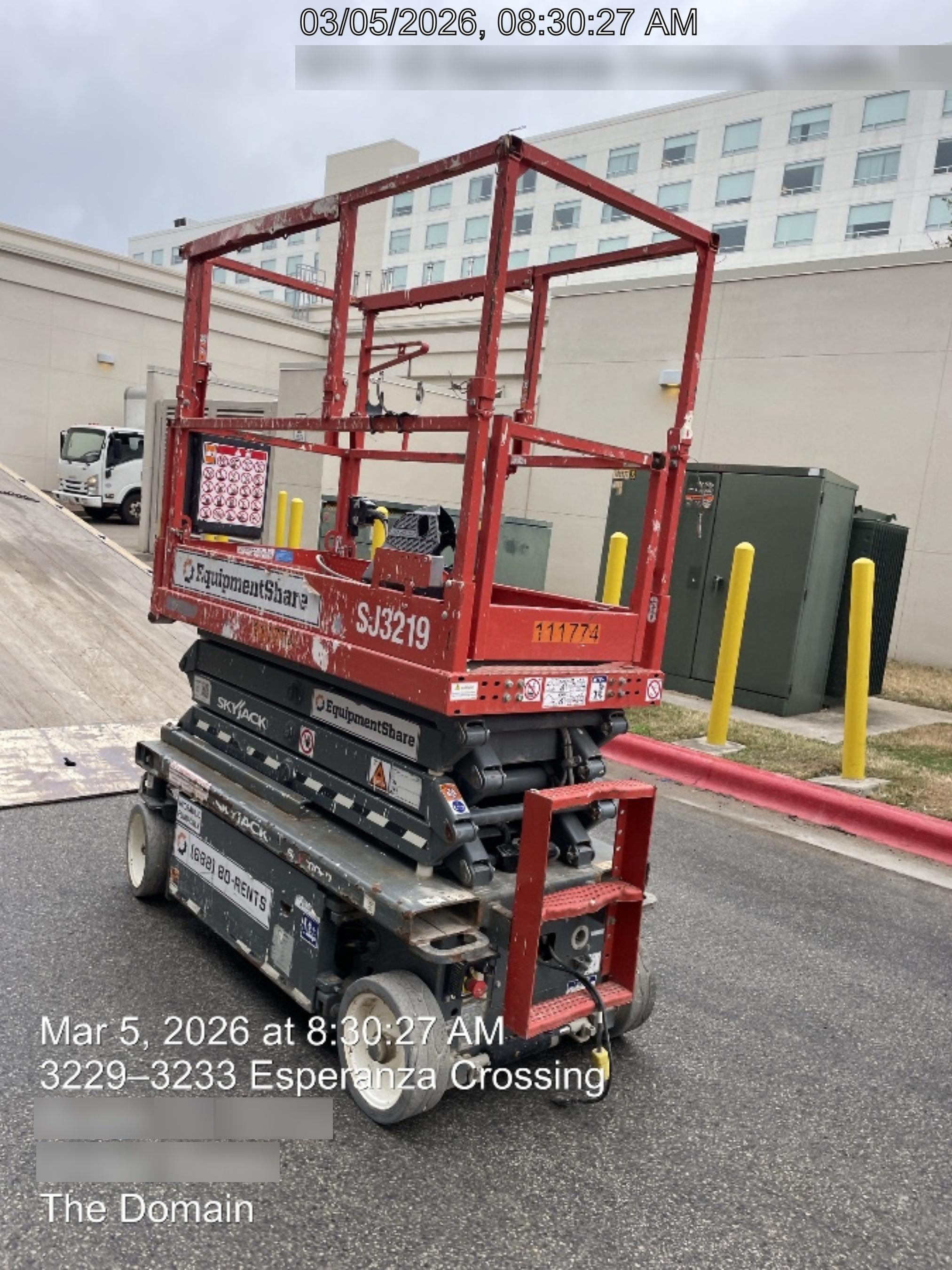 2020 Skyjack SJIII-3219 Solid NM Tires, Half height spring hinged entry gate, Dual Beacons, 800W Inverter