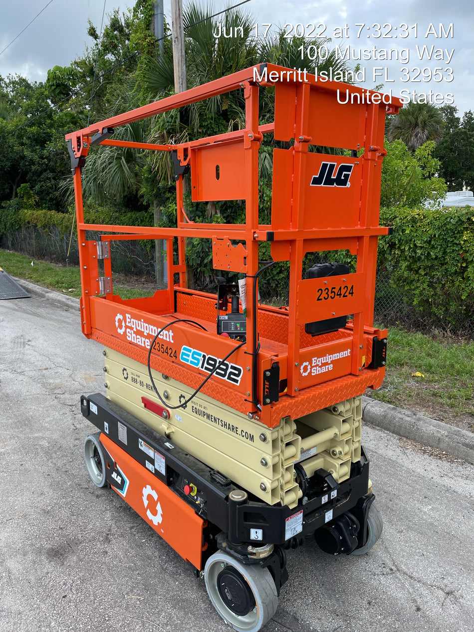 2022 JLG ES1932
