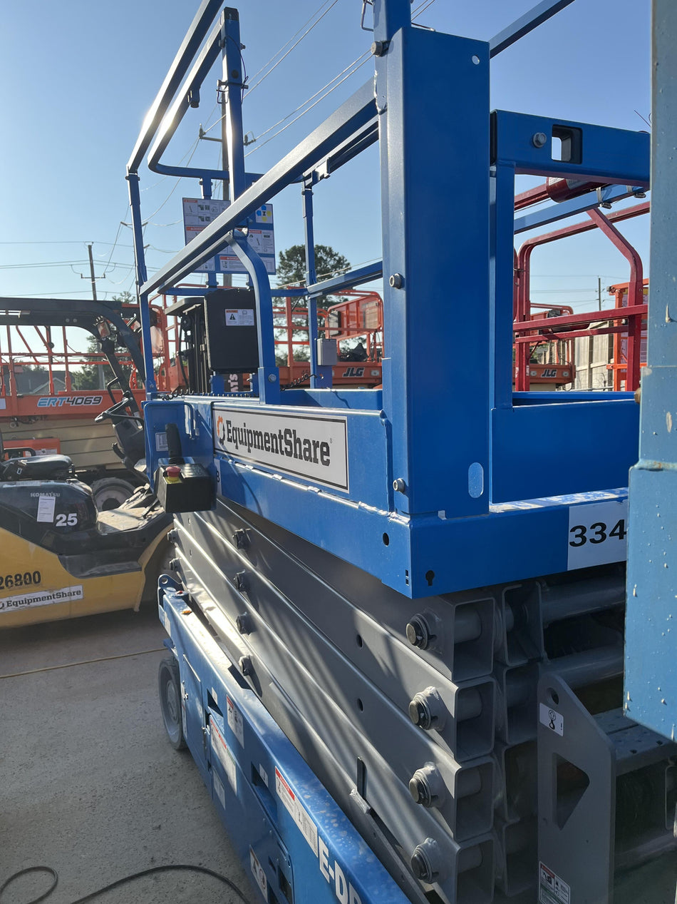 2023 GENIE GS-3232