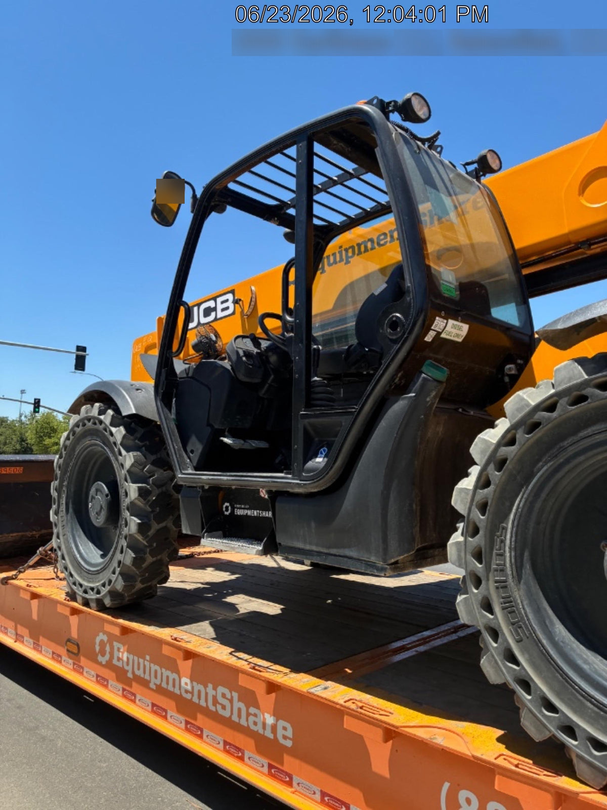 2025 JLG 1001100823