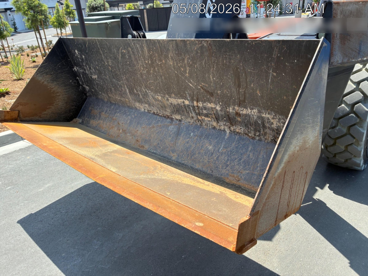 2025 JLG 1001100823
