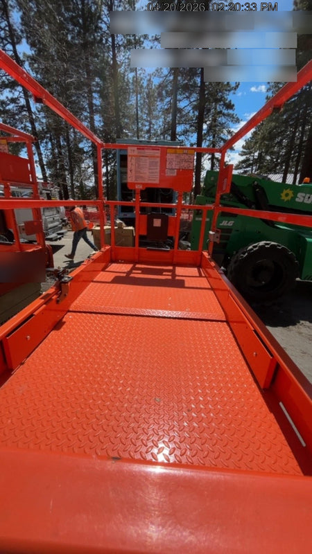 2025 JLG ES3246