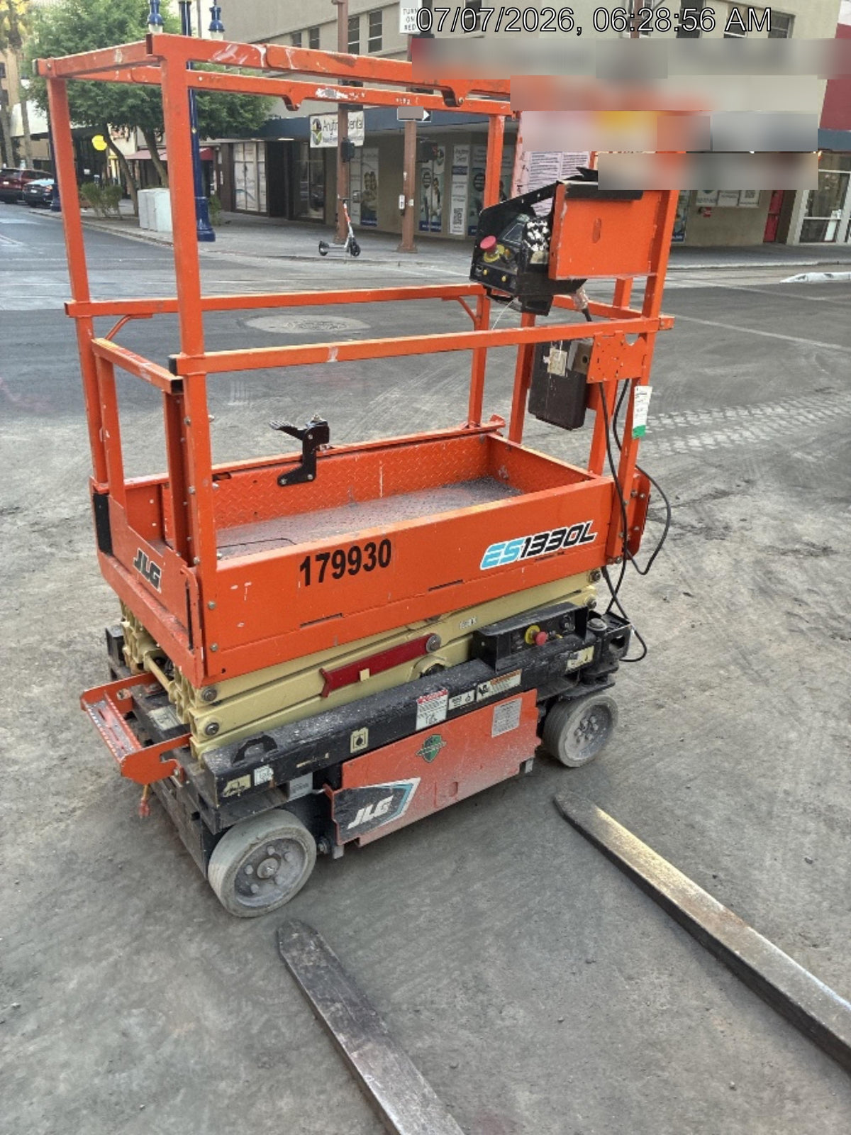 2021 JLG ES1330L