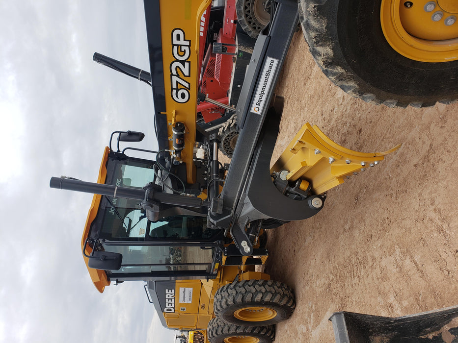 2019 JOHN DEERE 672G