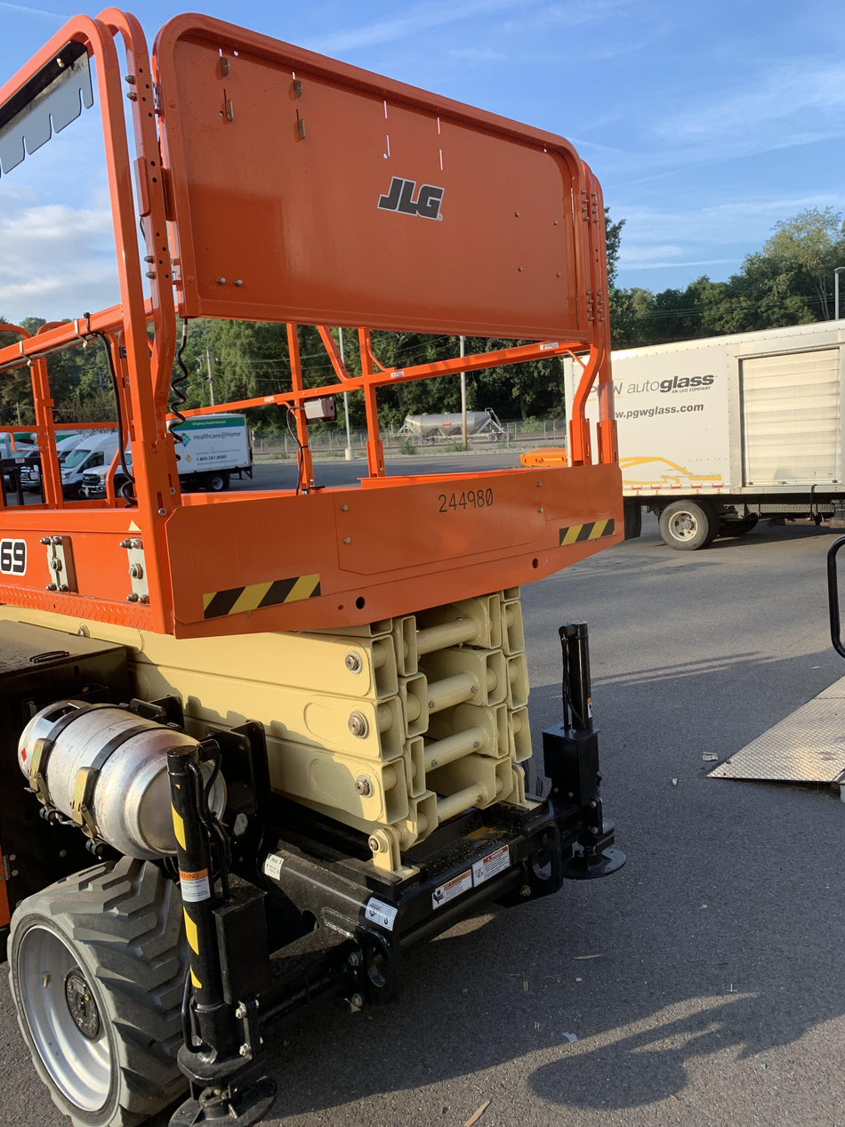 2022 JLG RT4069