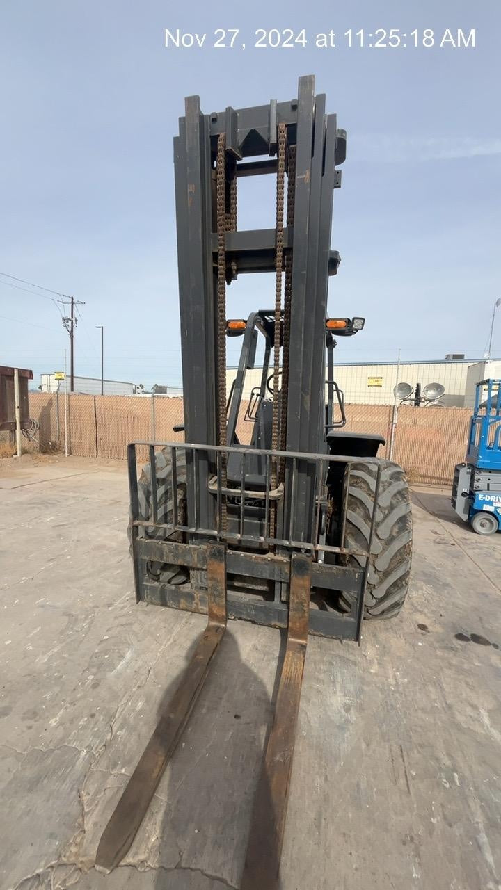 2023 CASE 588H