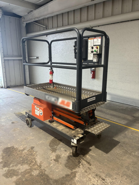 2023 JLG 1030P