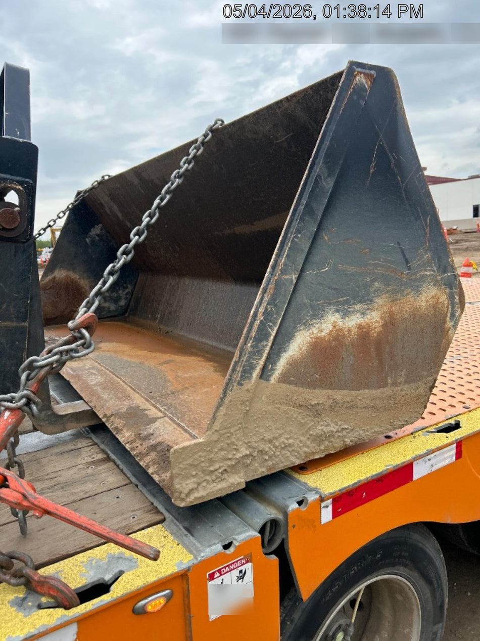 2022 JLG 1001100823