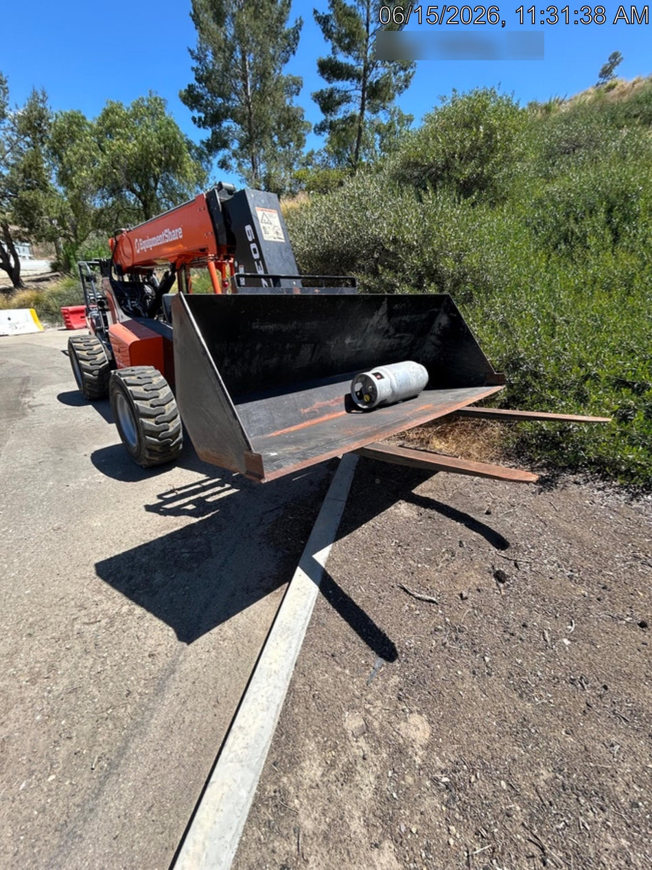 2025 JLG 1001100823