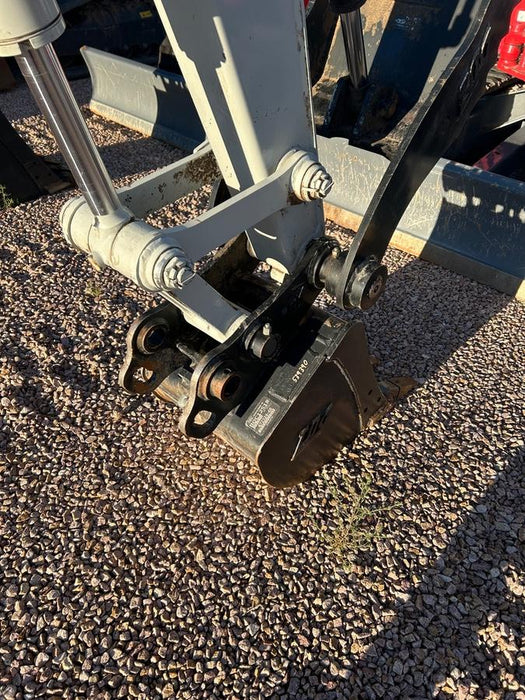 2025 TAKEUCHI 18" HD Bucket - Takeuchi