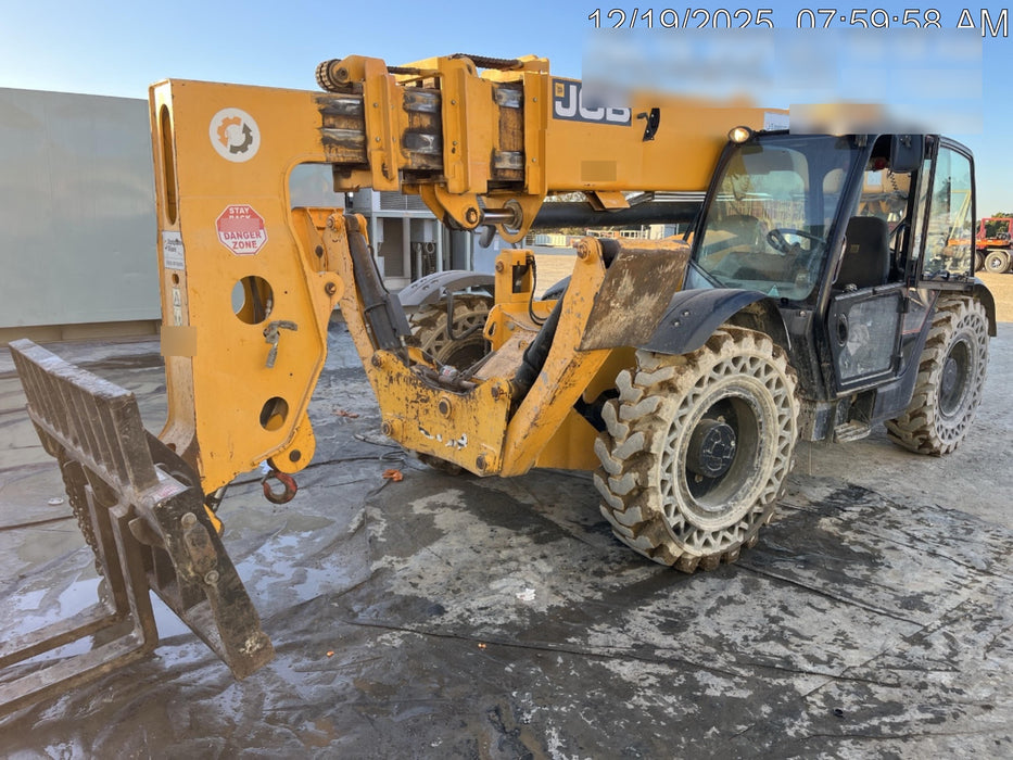 2019 JCB 510-56 74 HP w/CAB/HVAC, Beacon, Worklights, Aux Hydraulics, Solid Tires 72" Carriage/60" Forks