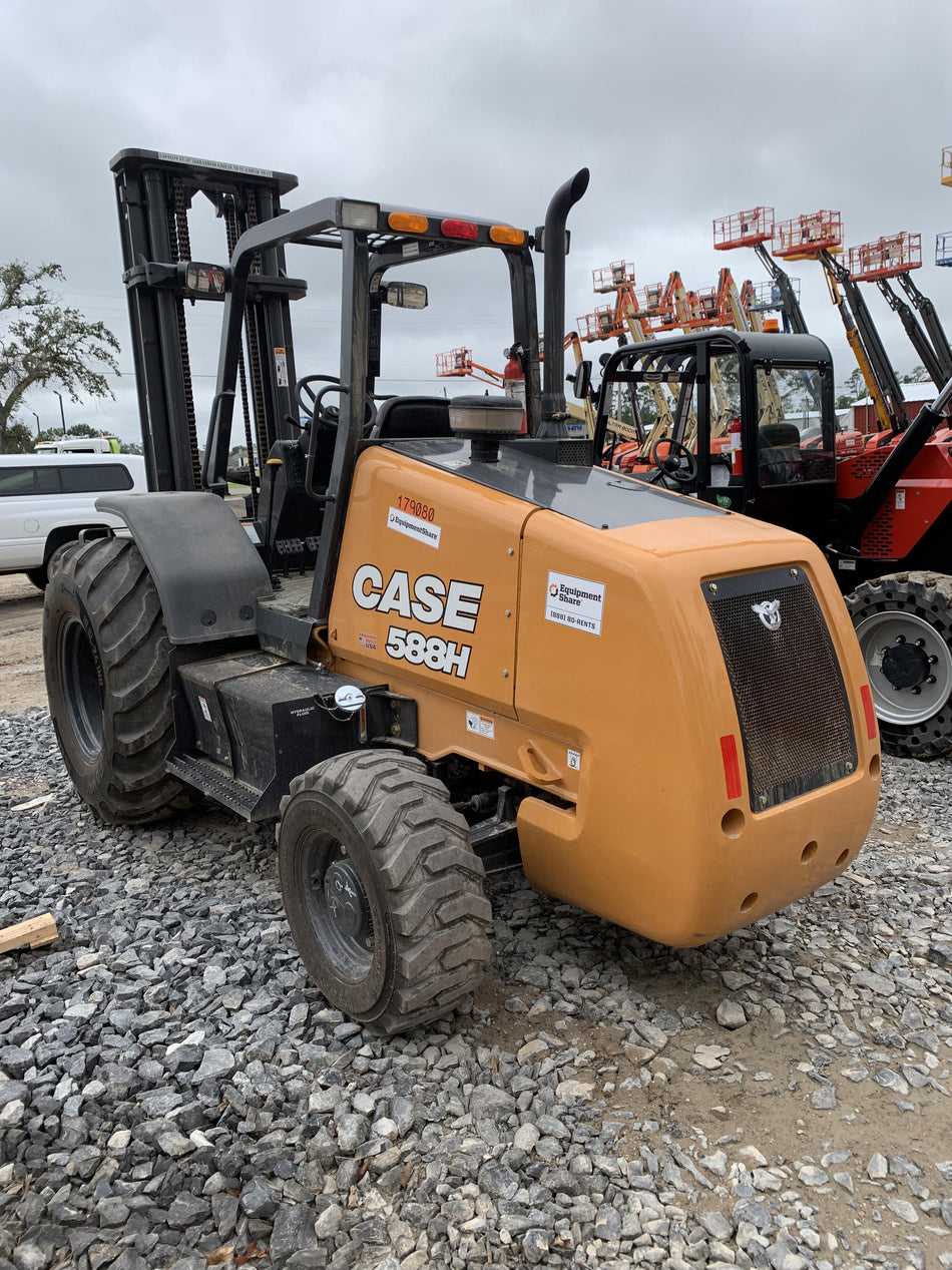 2021 CASE 588H