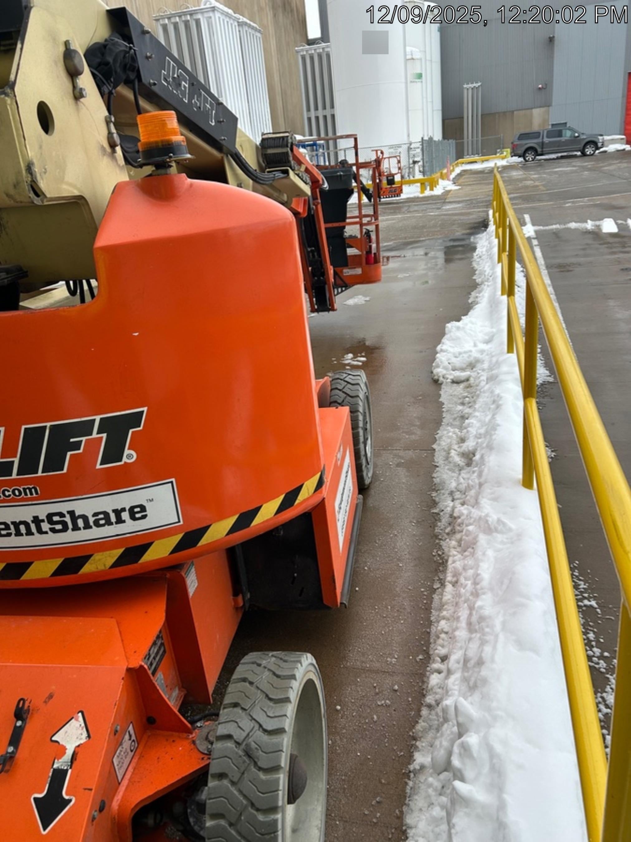 2019 JLG E400AJPN