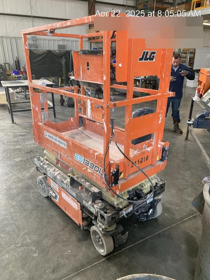 2022 JLG ES1330L