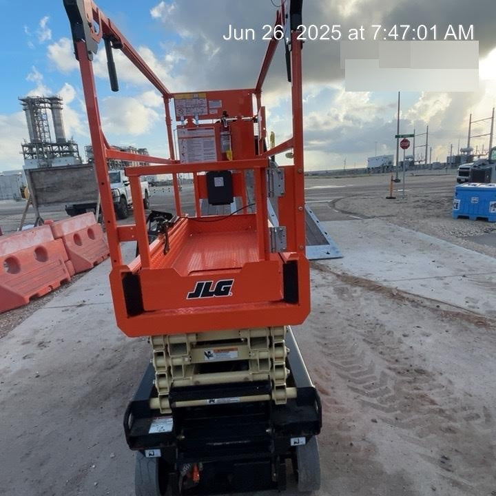2025 JLG ES1932