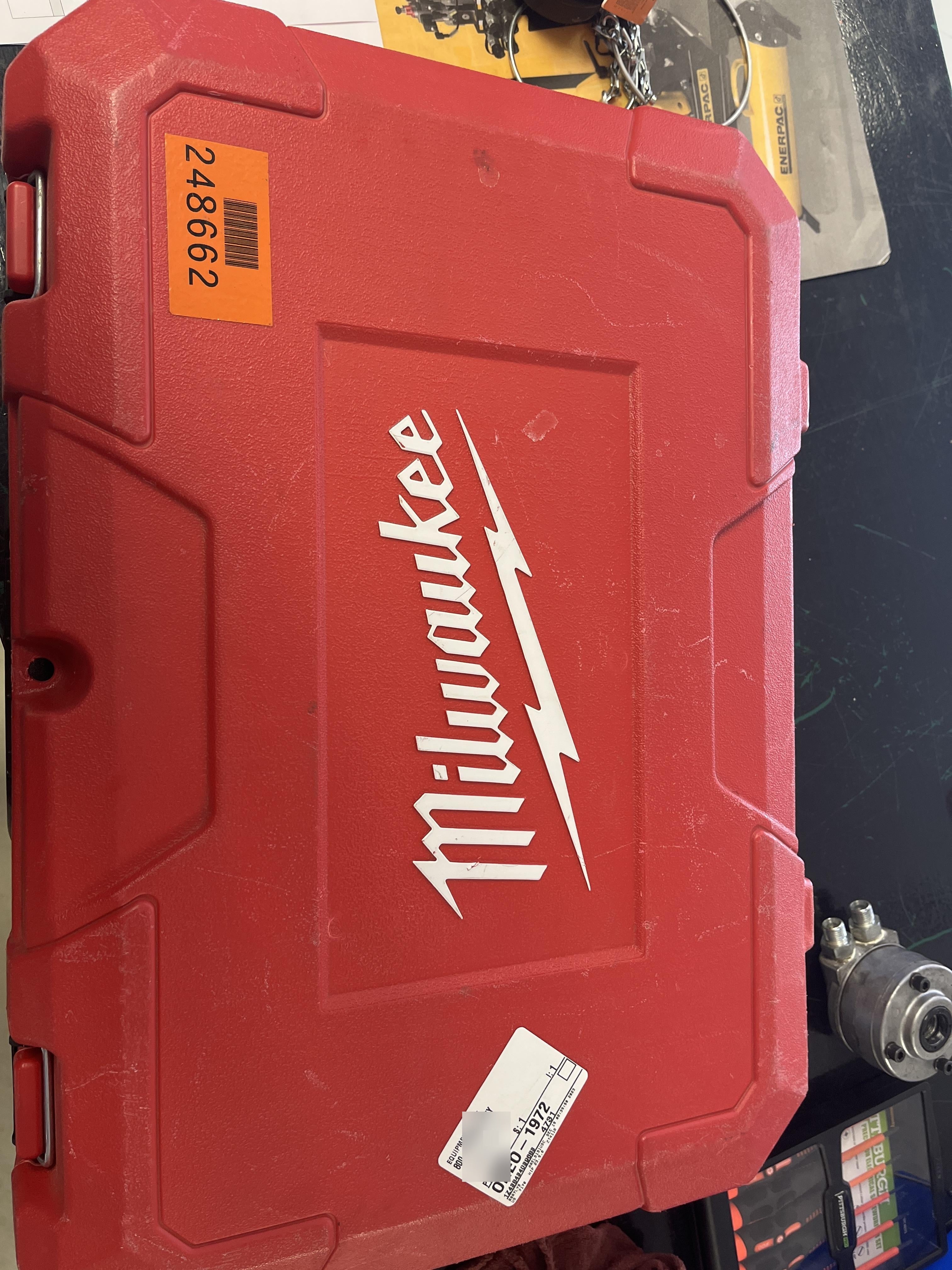 2022 MILWAUKEE 2877-22