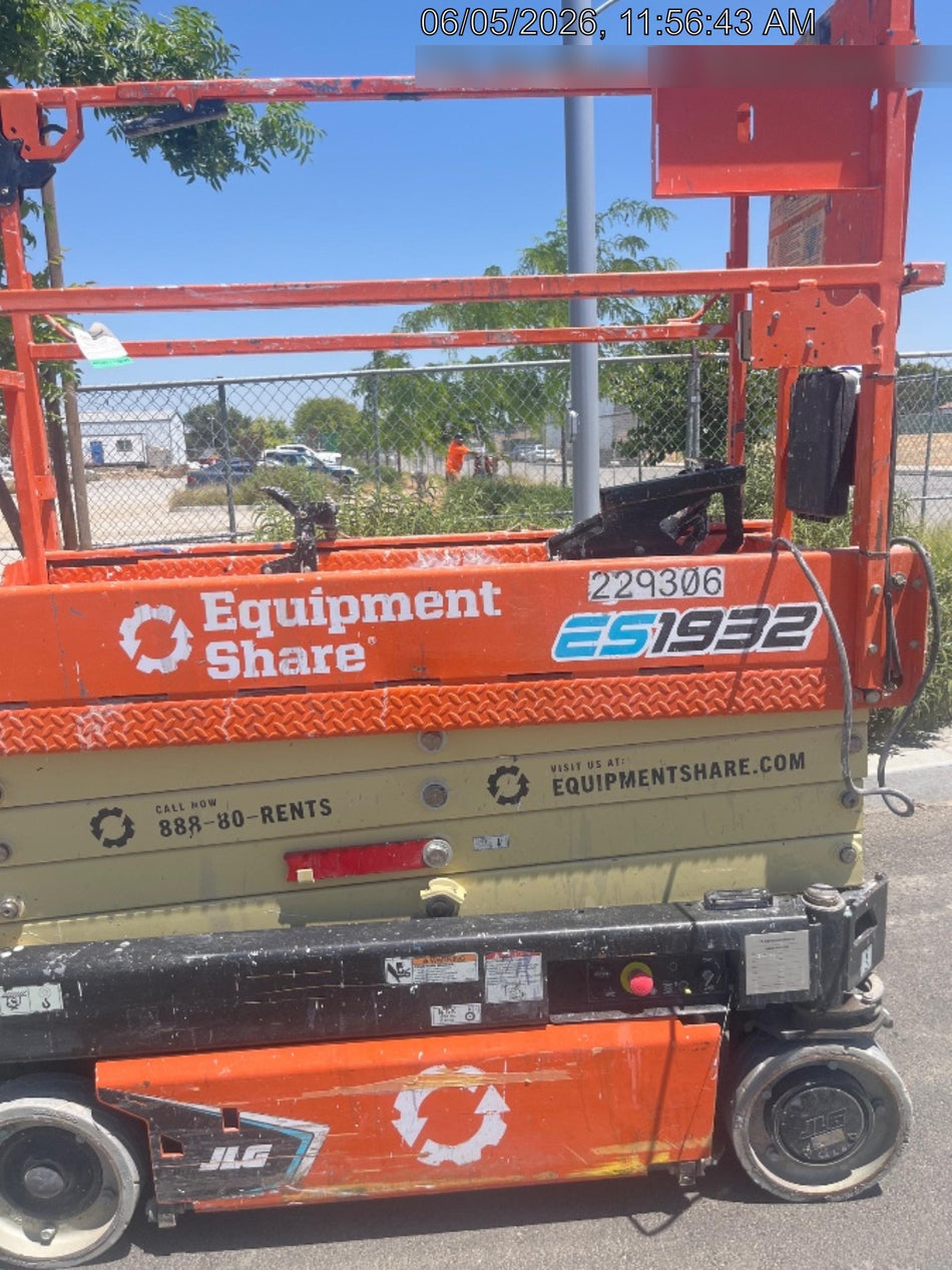 2022 JLG ES1932