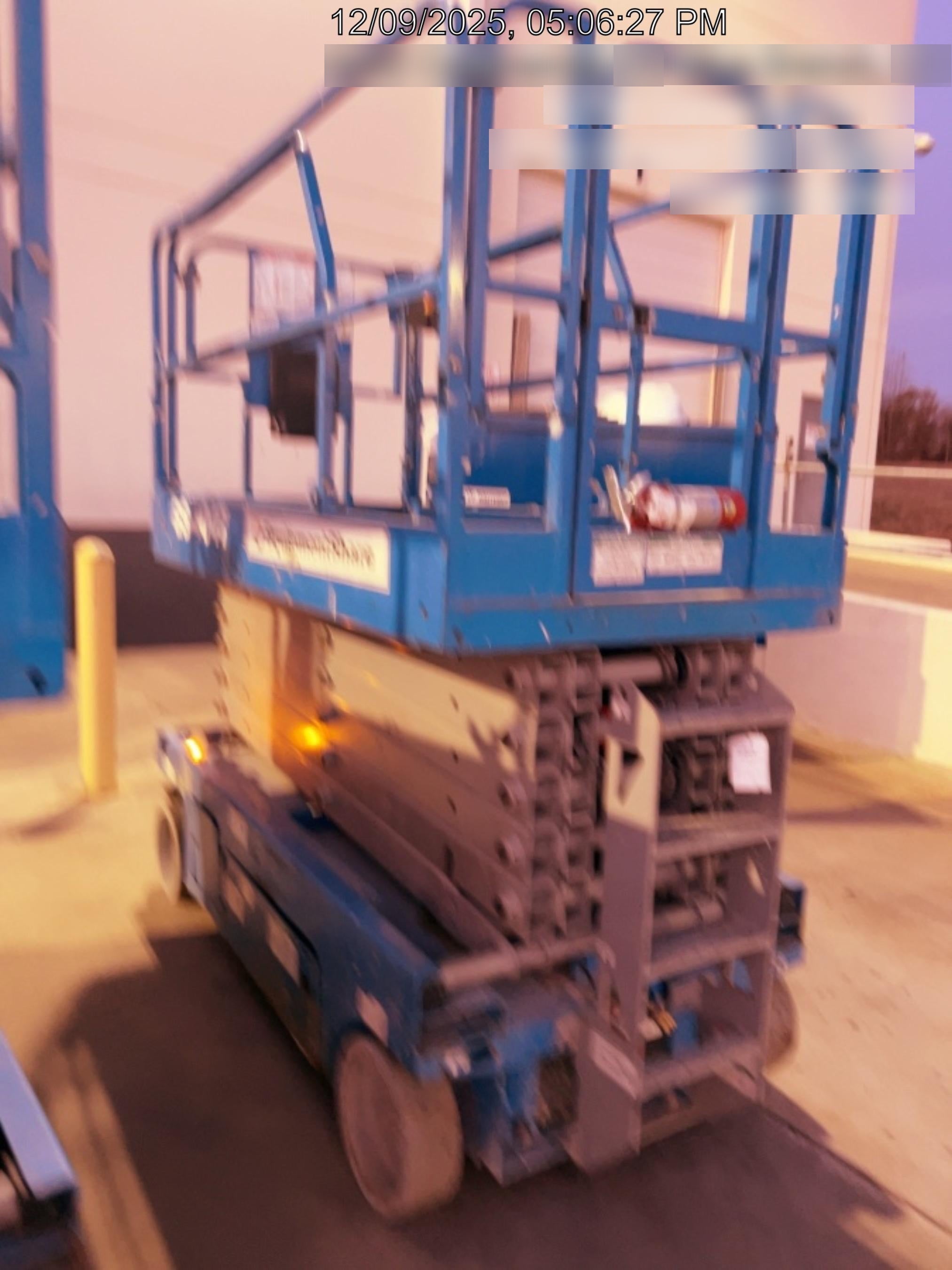 2019 Genie GS-4047 Folding rails with half height swing gate
