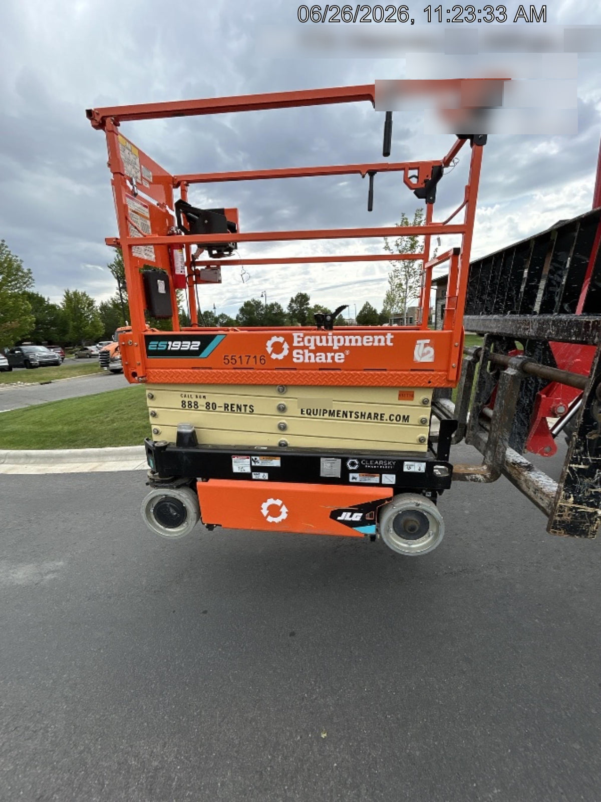 2025 JLG ES1932
