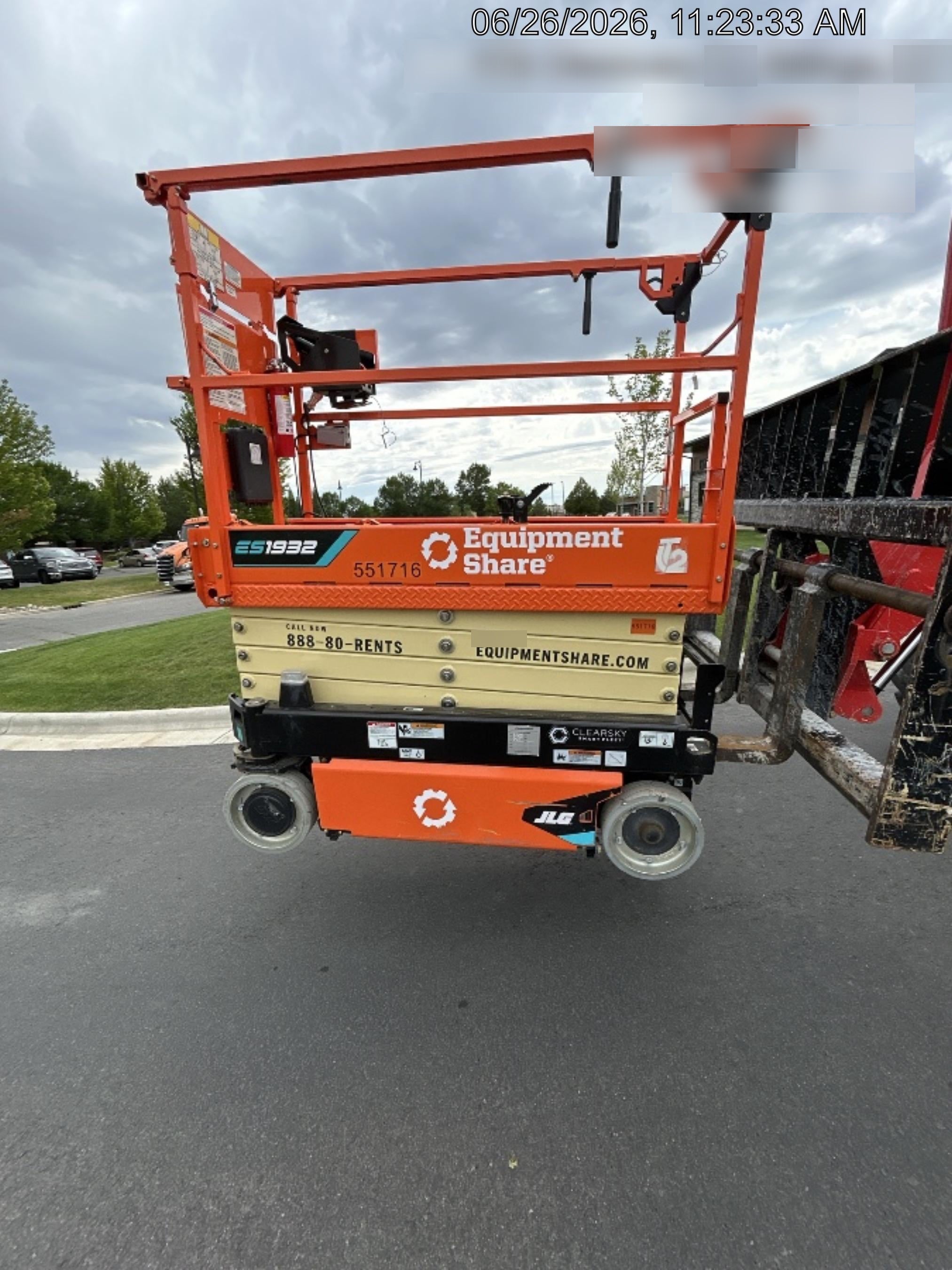 2025 JLG ES1932
