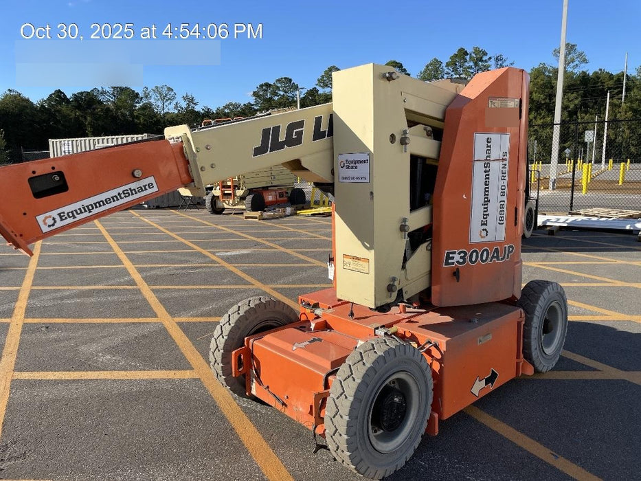 2019 JLG E300AJP