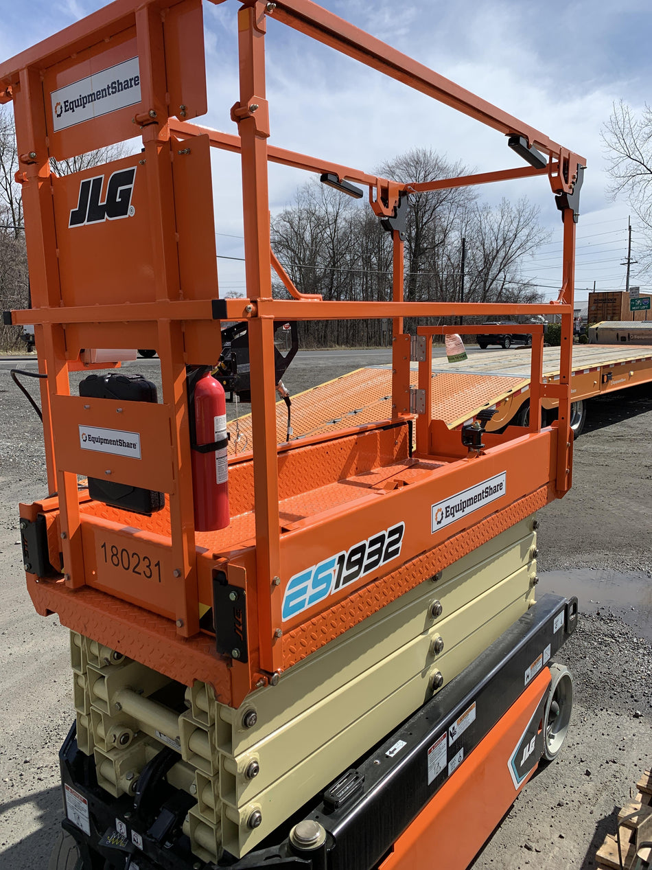 2021 JLG ES1932