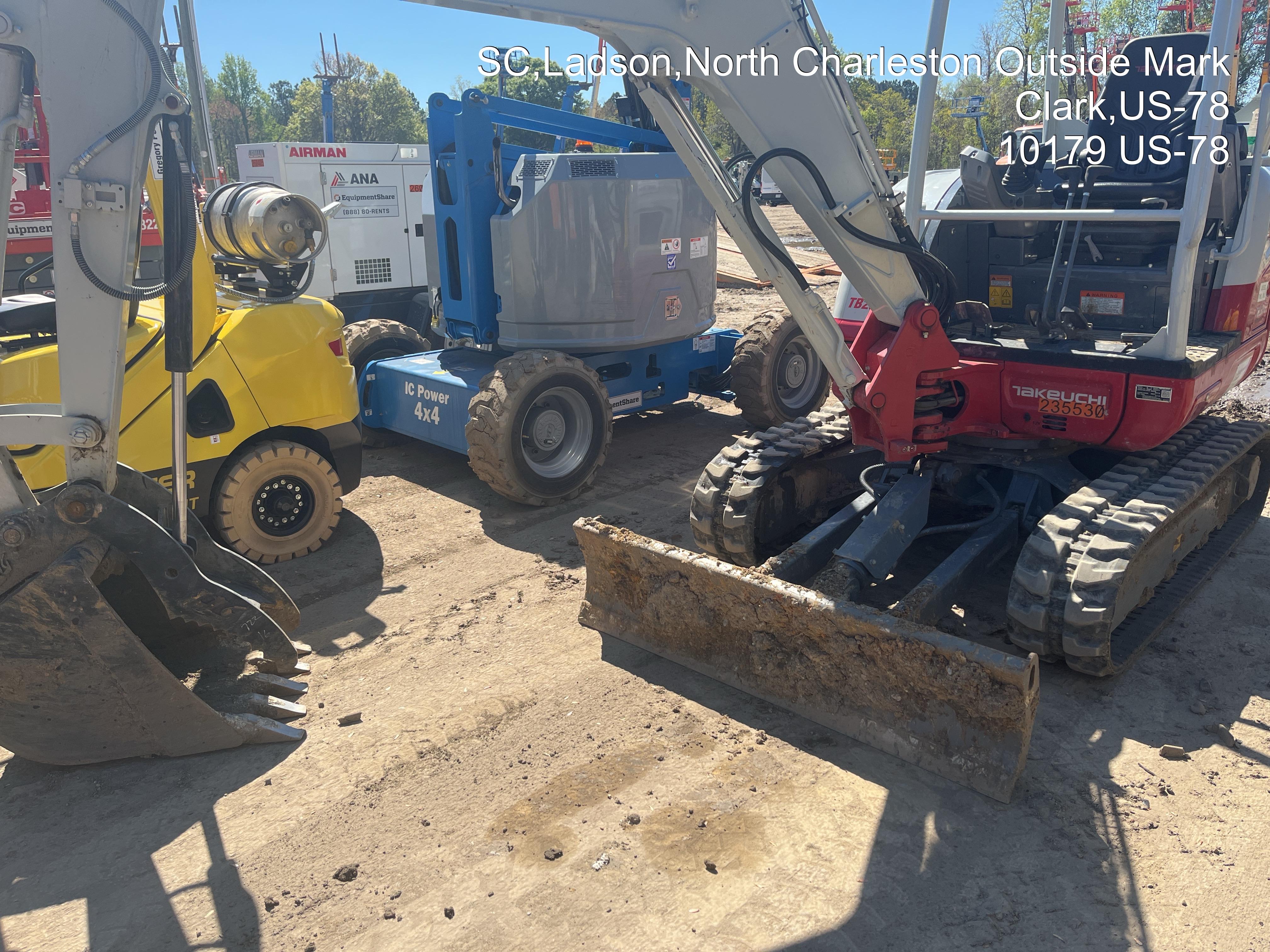 2022 TAKEUCHI TB235-2R