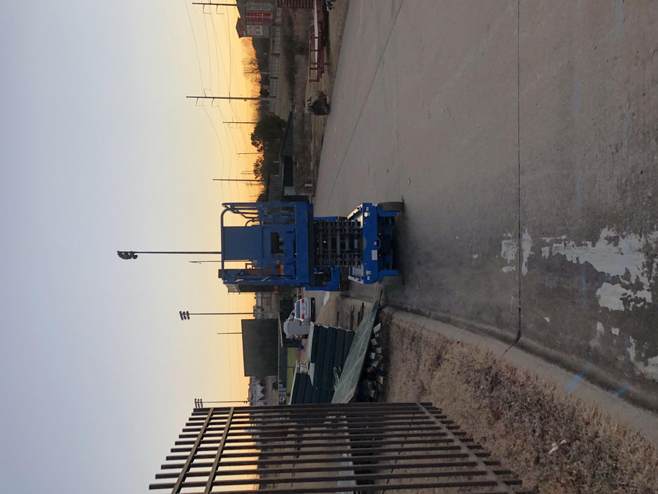 2019 Genie GS-4047 Folding rails with half height swing gate