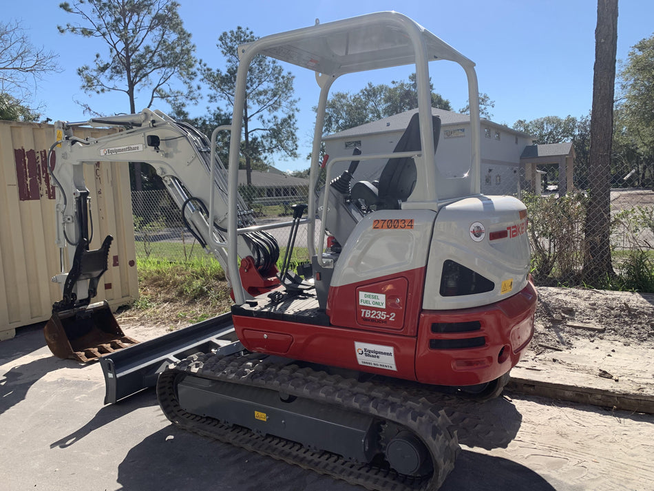 2022 TAKEUCHI TB235-2R
