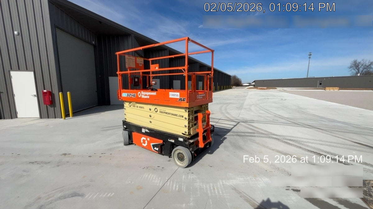 2022 JLG ES3246