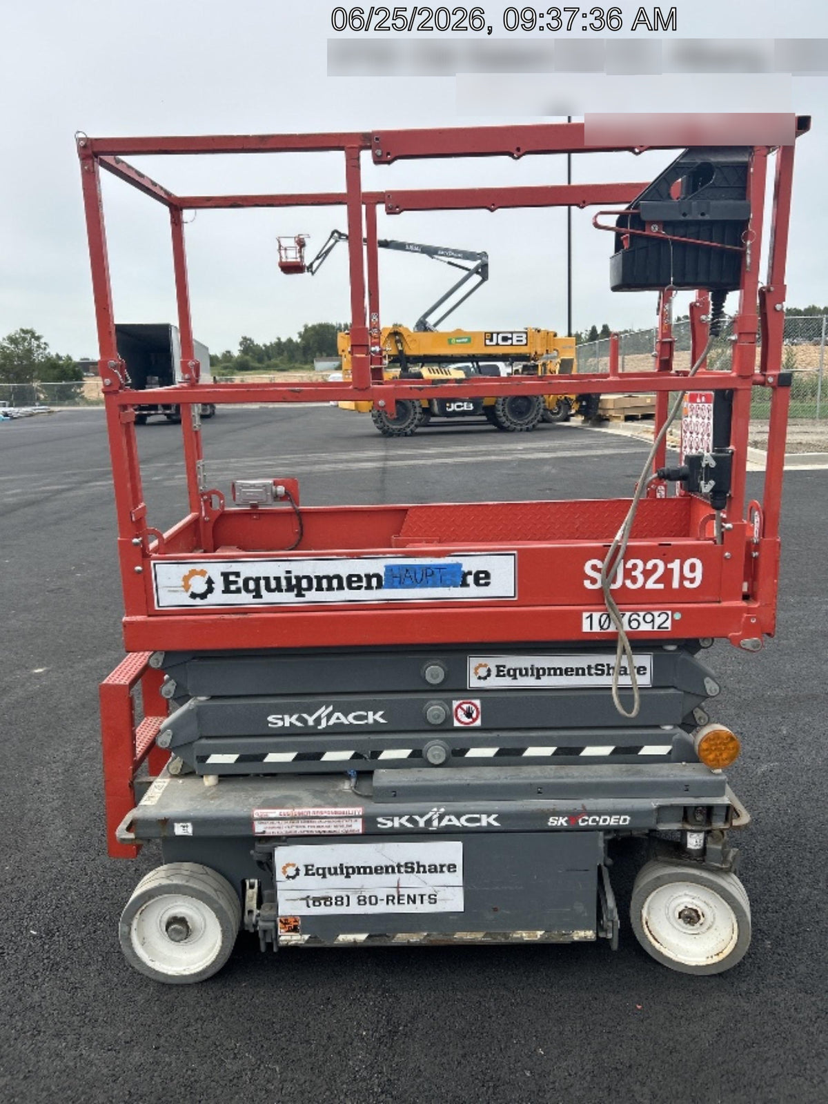 2020 Skyjack SJIII-3219 Solid NM Tires, Half height spring hinged entry gate, Dual Beacons, 800W Inverter