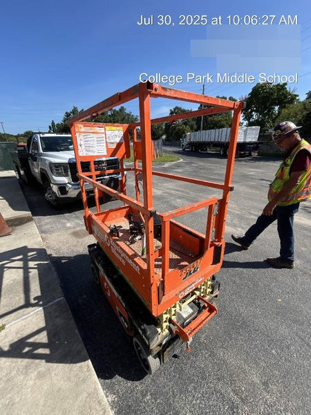2022 JLG ES1330L