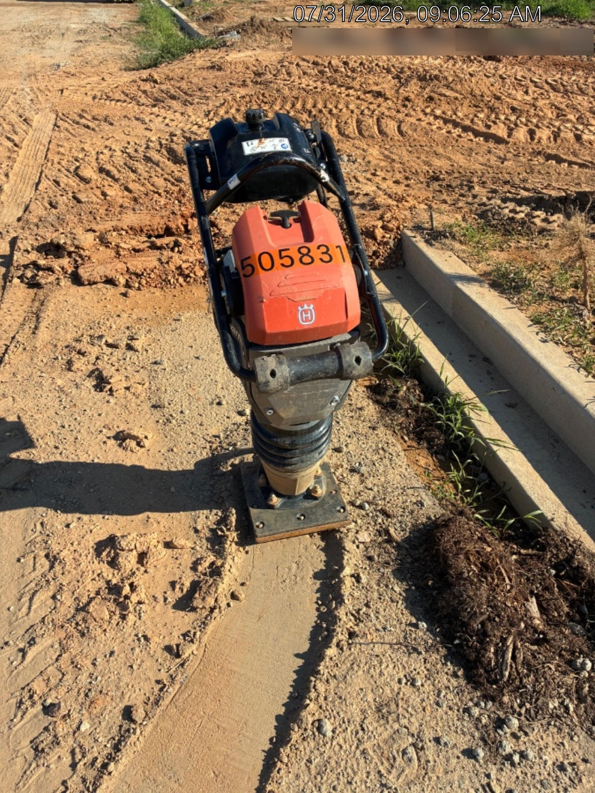 2025 HUSQVARNA LT6005