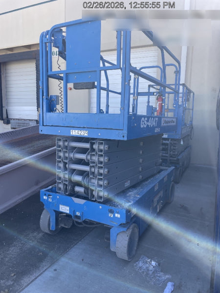 2019 Genie GS-4047 Folding rails with half height swing gate