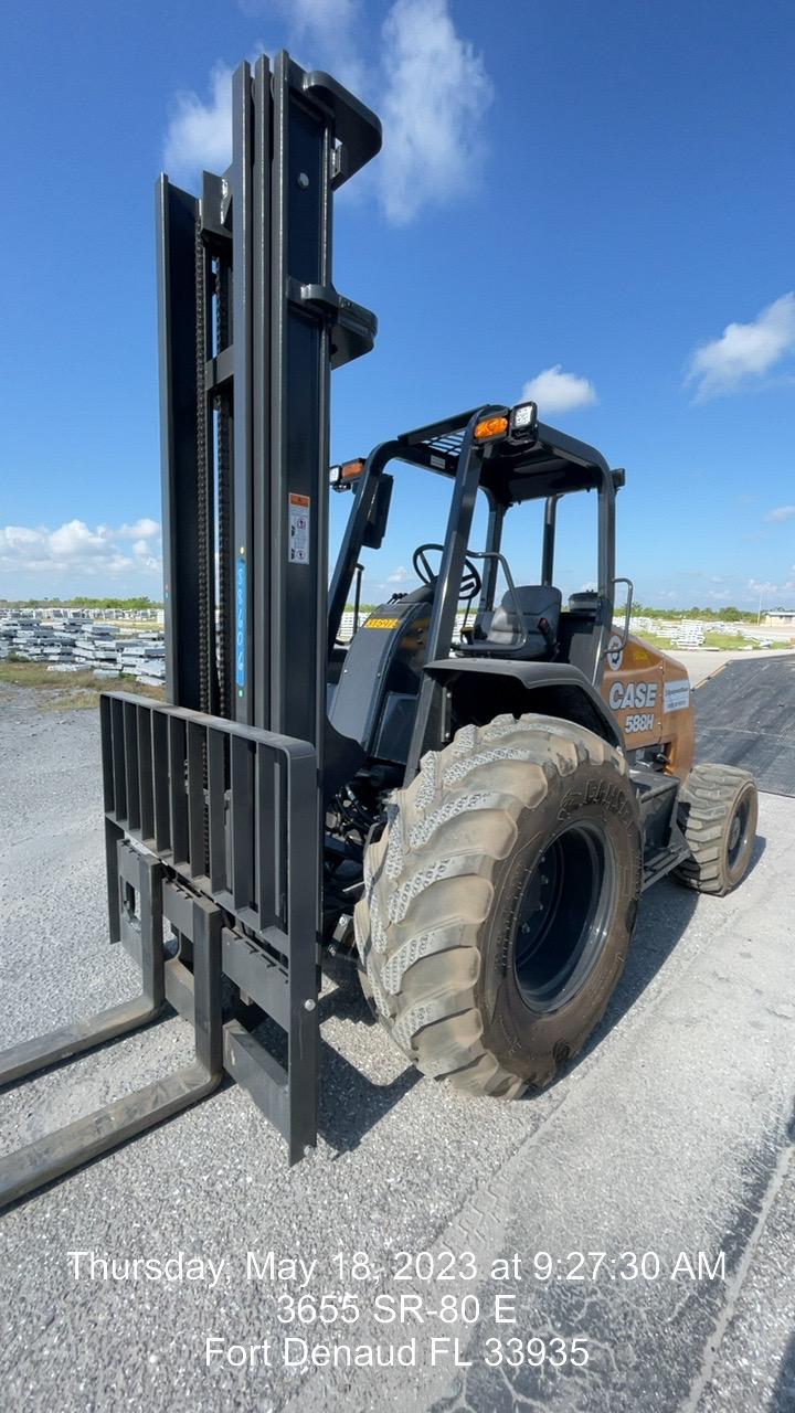 2023 CASE 588H