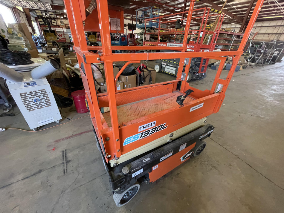 2021 JLG ES1330L