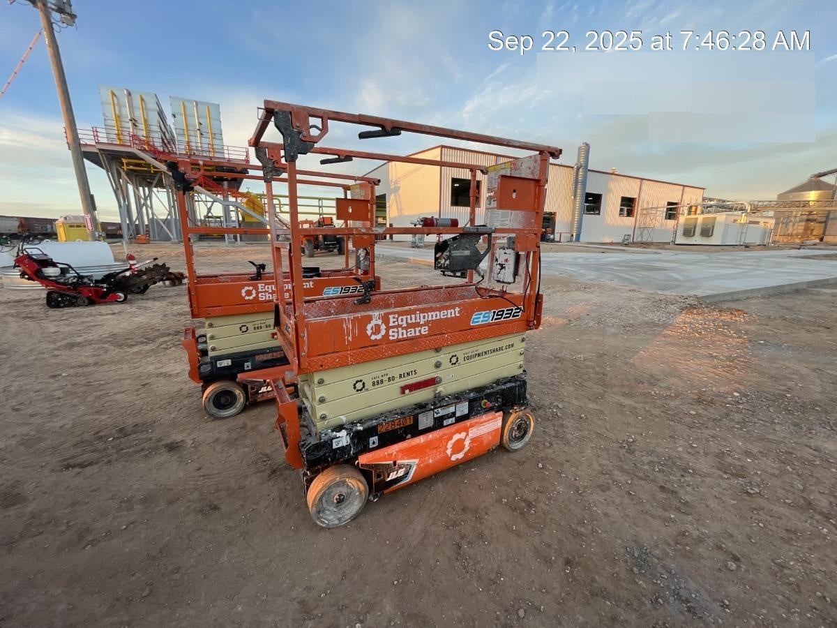 2022 JLG ES1932