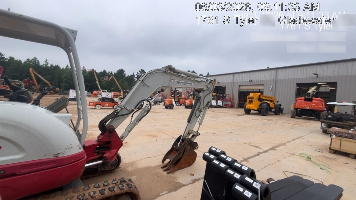 2022 TAKEUCHI TB235-2R