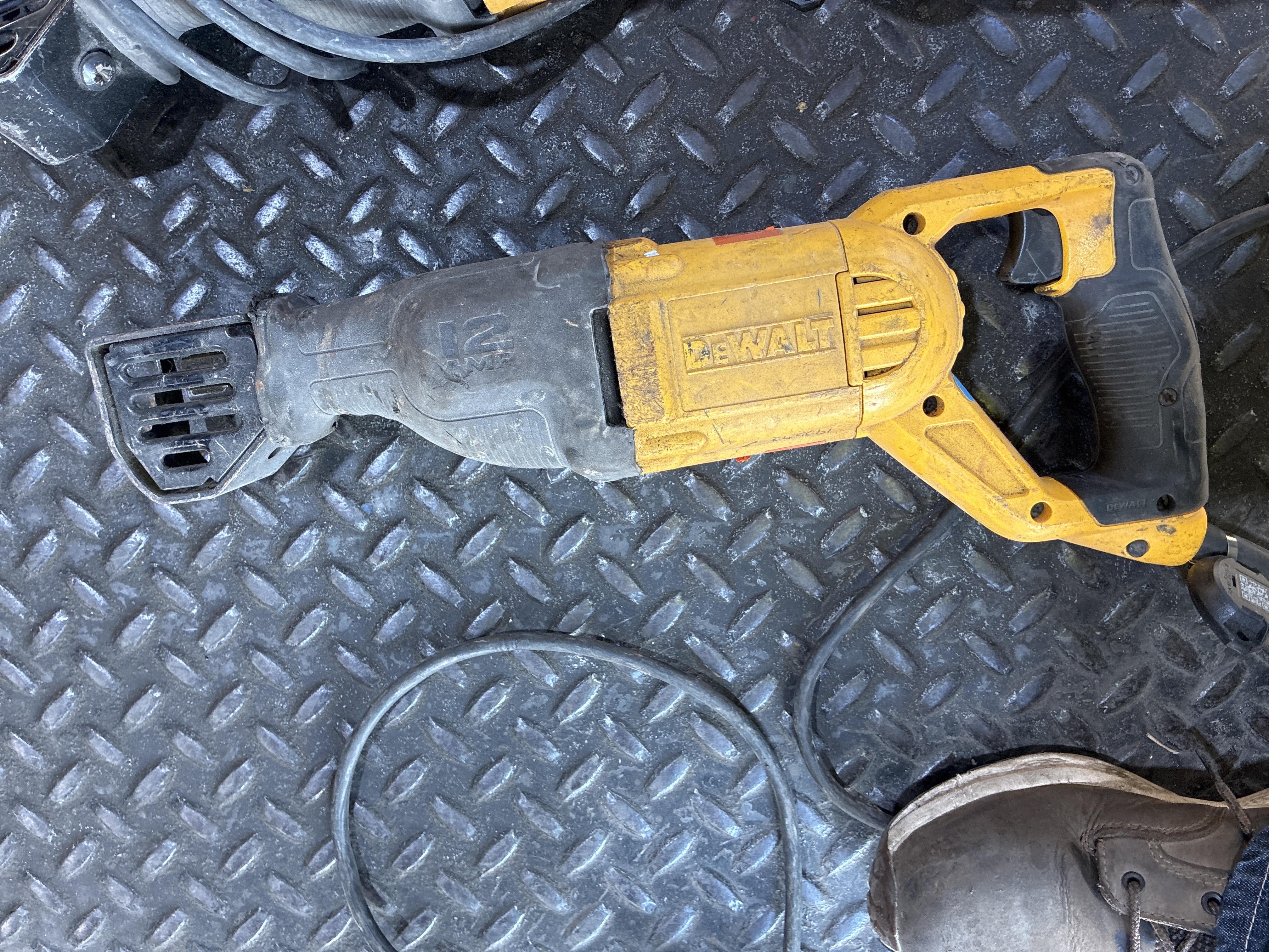 2021 DEWALT DWE305