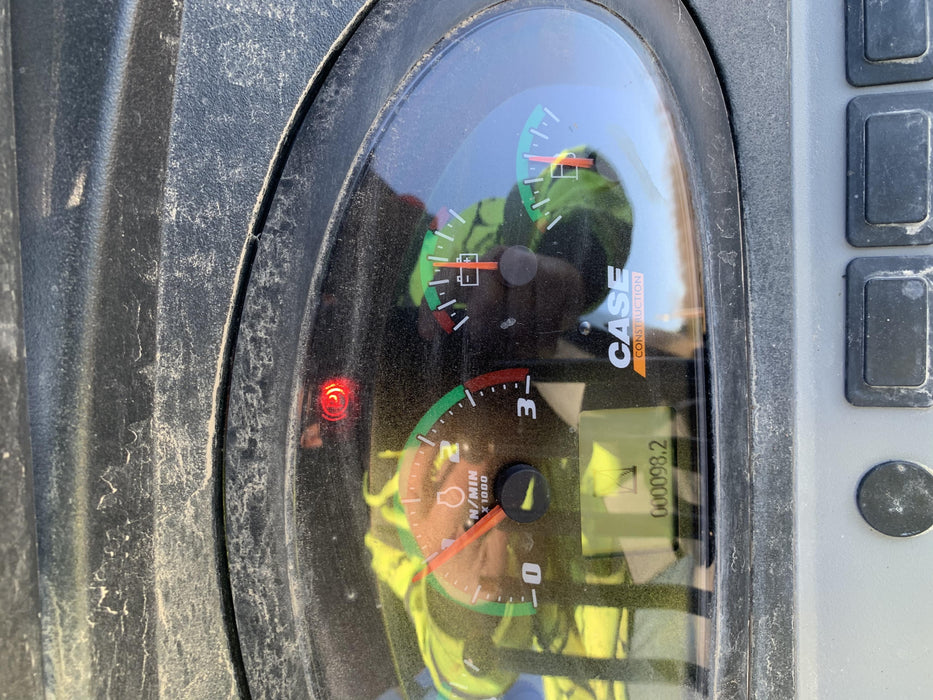 2019 Case 570N EP Canopy, 4WD, GP Front Bucket, Dual Tilt Cylinder, 84" Box Blade w/ Scarifier, Wheel Weights, Beacon