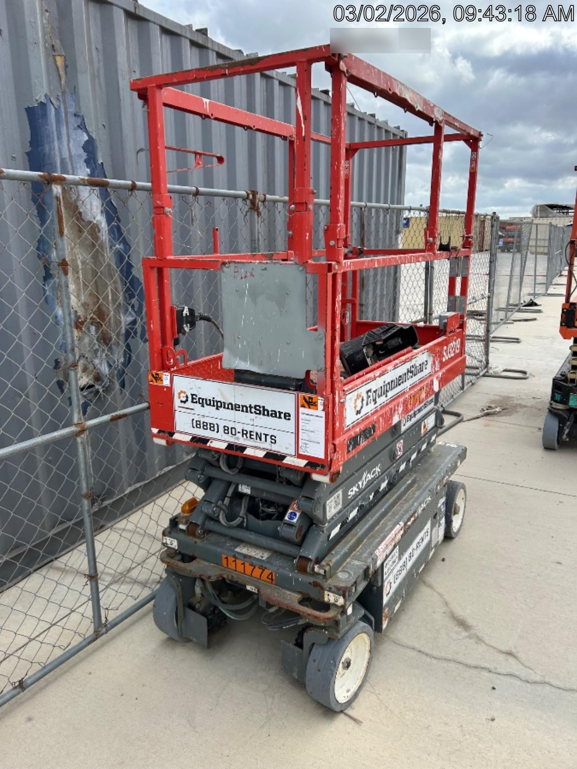 2020 Skyjack SJIII-3219 Solid NM Tires, Half height spring hinged entry gate, Dual Beacons, 800W Inverter