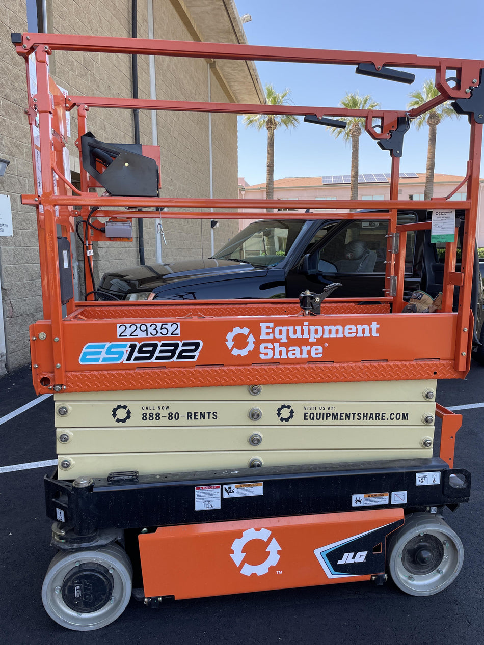 2022 JLG ES1932